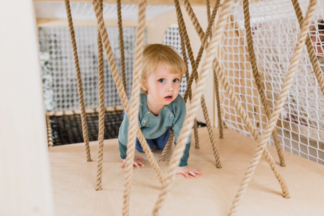 Certyfikowane wyposażenie bawialni, małpi gaj