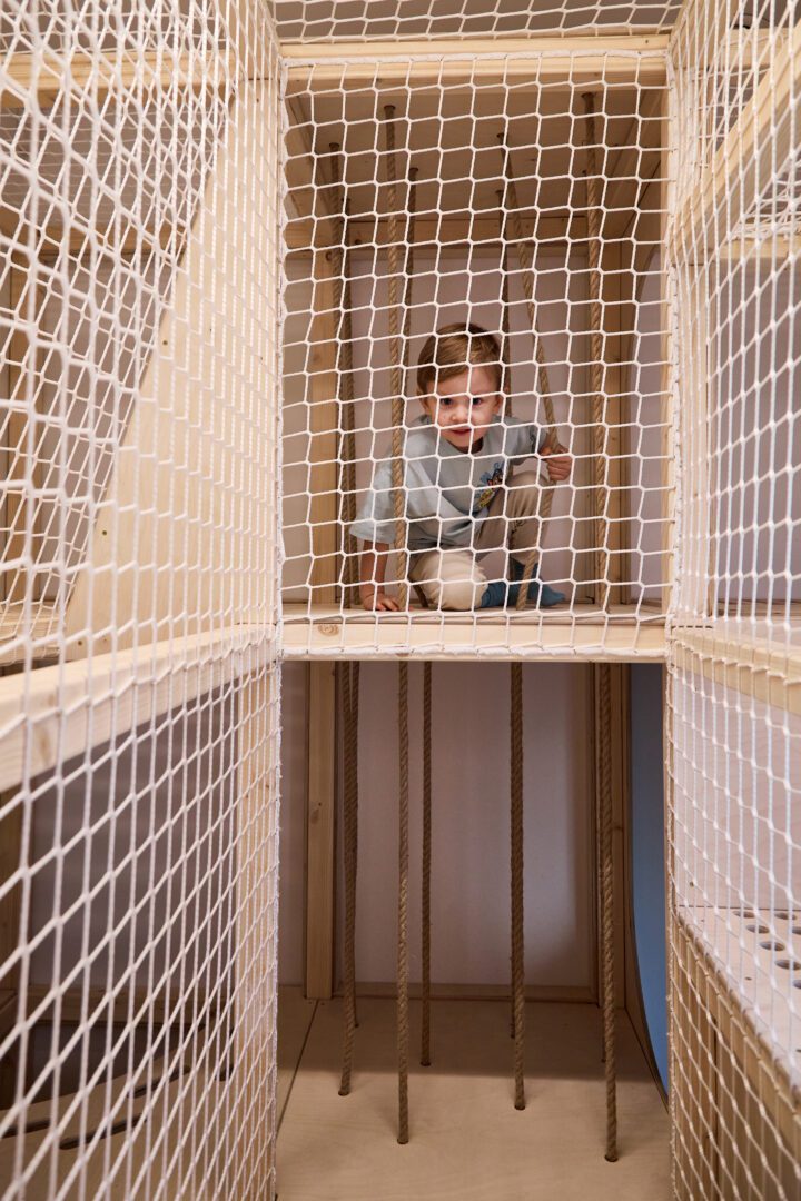 dwupoziomowy drewniany małpi gaj