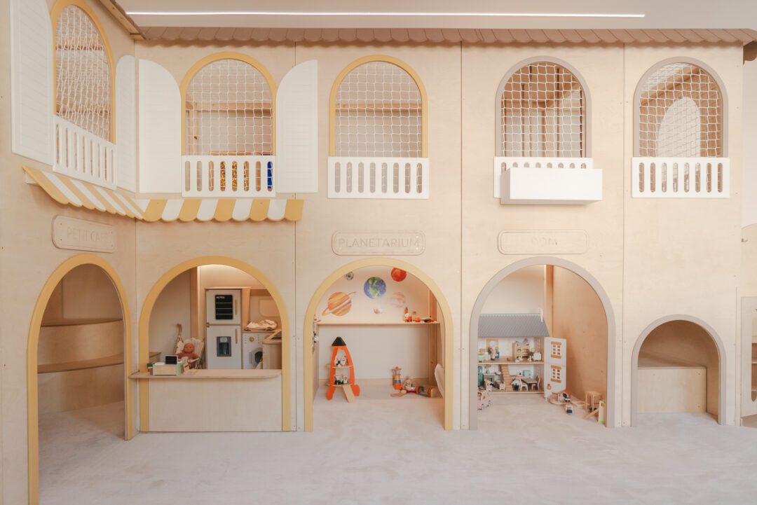 drewniana bawialnia dwa piętra domki tematyczne