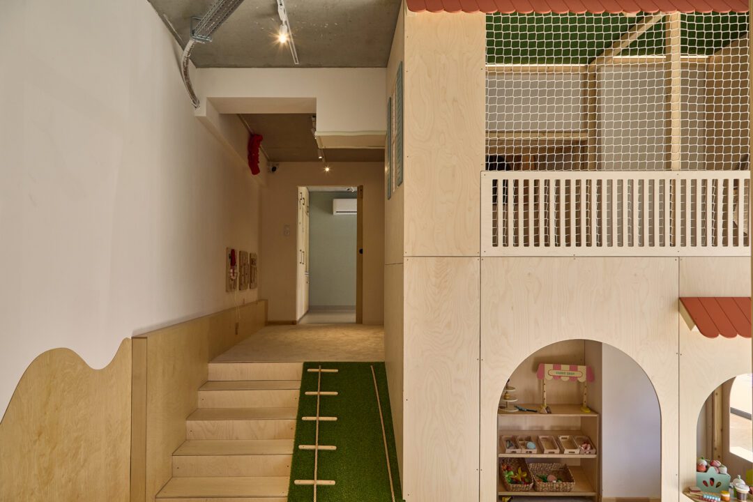 drewniany małpi gaj