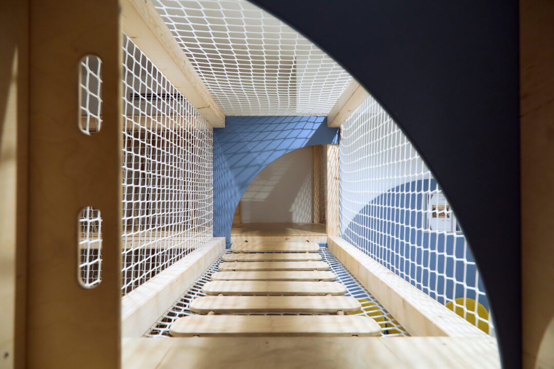 mostek do balansowania w małpim gaju