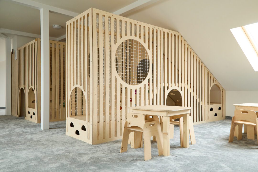 naturalna bawialnia w hotelu, sala zabaw dla dzieci w pensjonacie