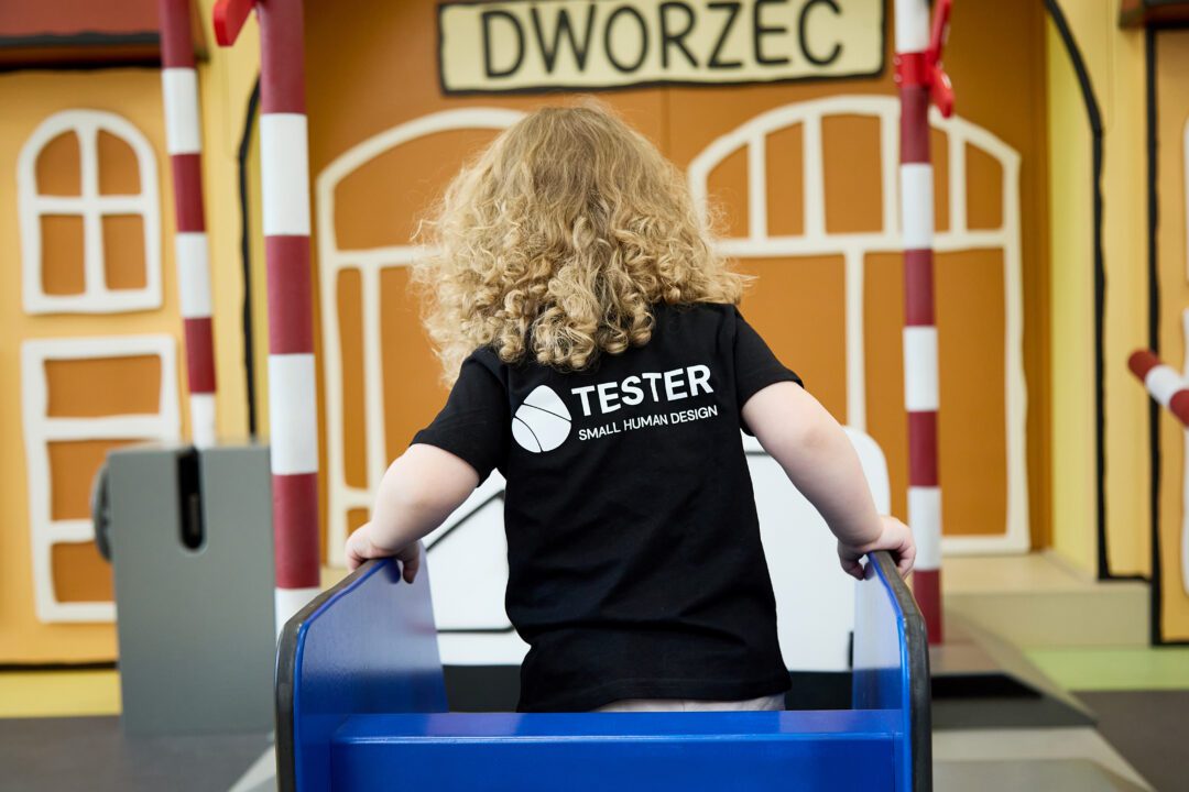 Projektowanie dla dzieci, muzeum Kiciokociolandia Poznań, konstrukcja wykonana ze sklejki.
